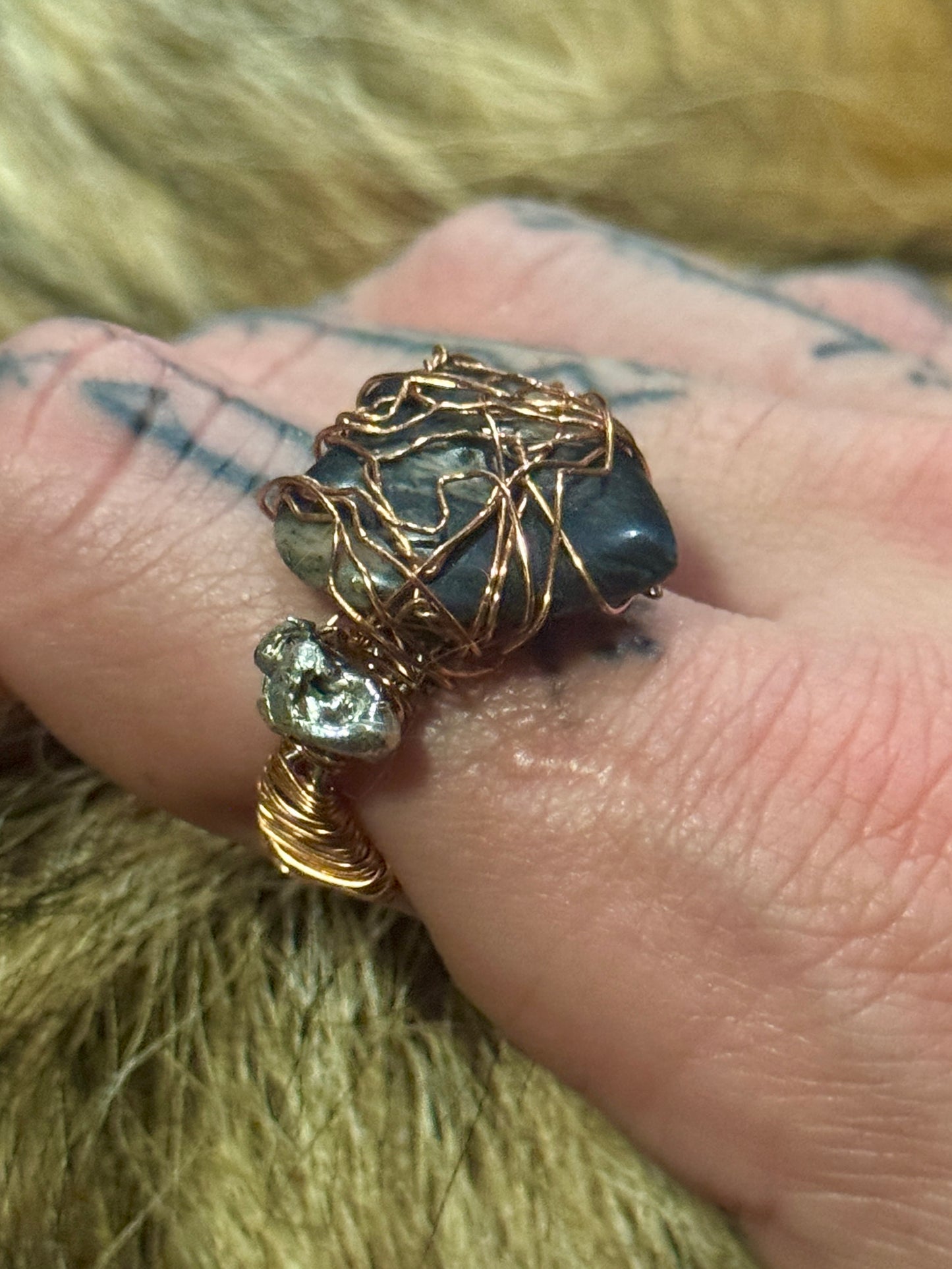 Chaotic Love Ring