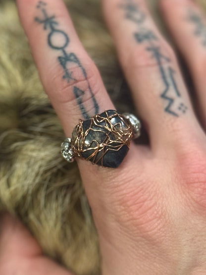 Chaotic Love Ring