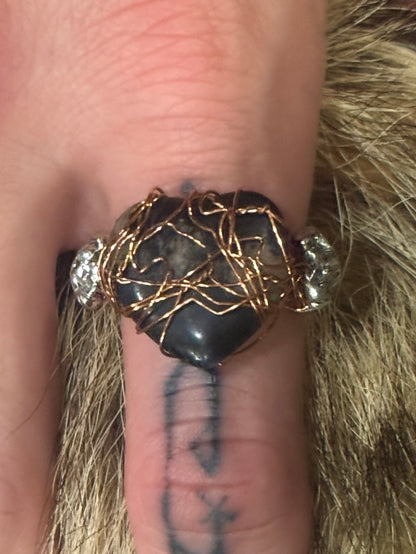 Chaotic Love Ring