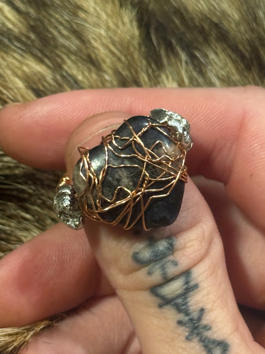 Chaotic Love Ring