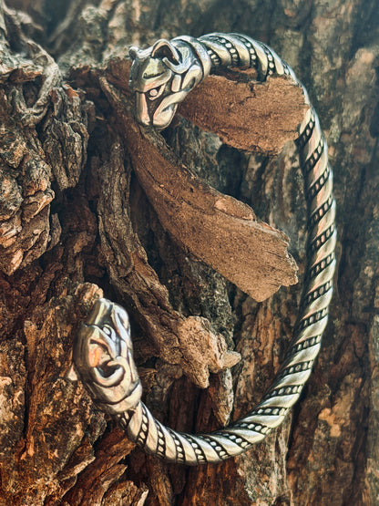 Freya Cat Arm Ring